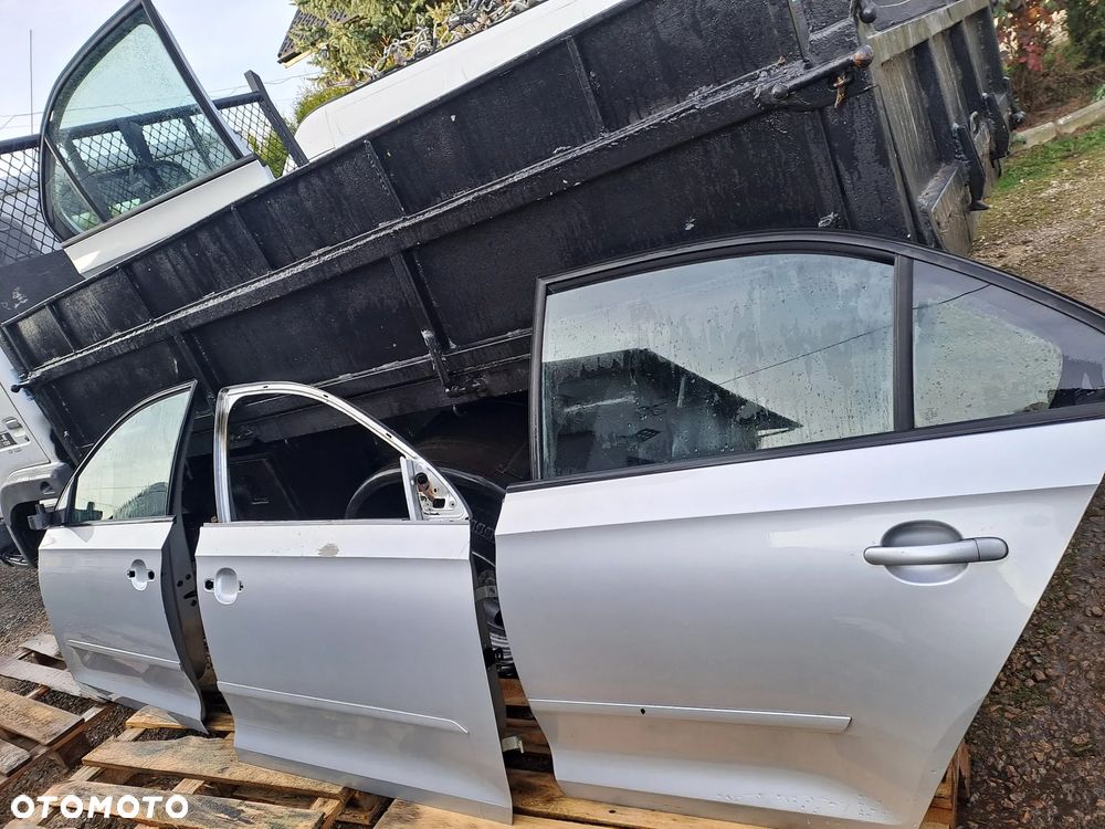 Skoda Rapid 5D HB drzwi klapa kod lakieru 9156 LA7W i inne - 2