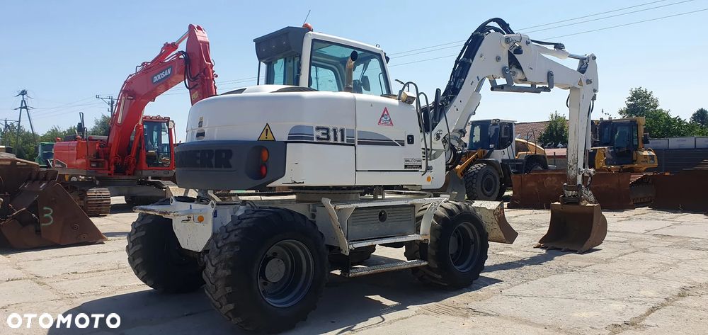 Liebherr A311 - 3