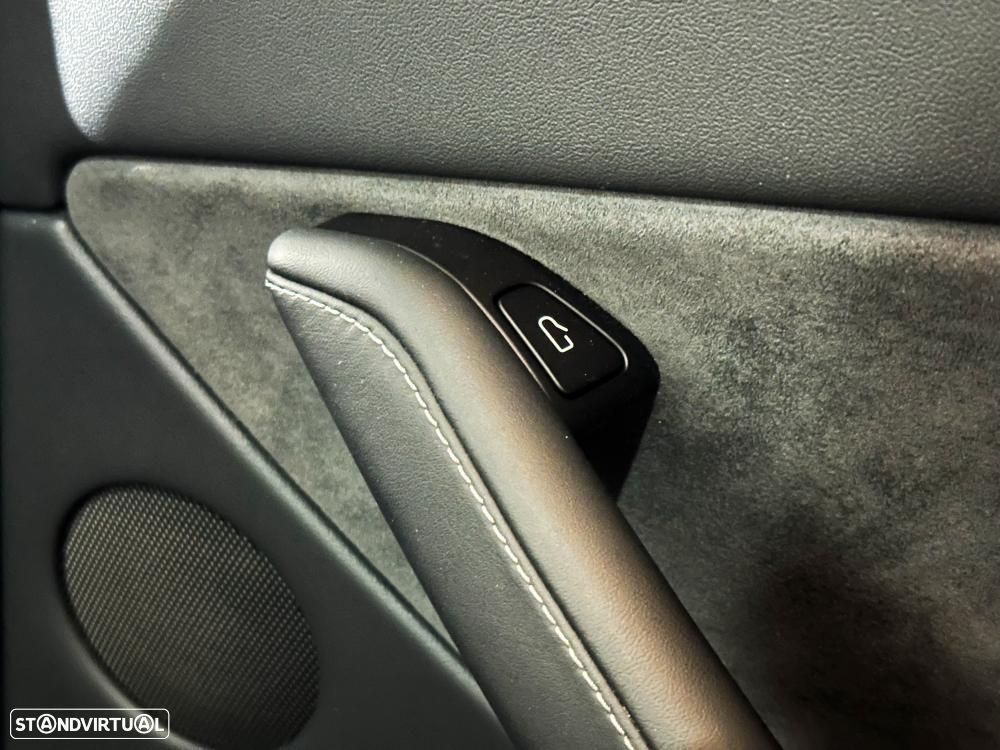 Tesla Model Y Performance Dual Motor AWD - 27