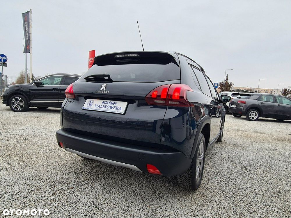 Peugeot 2008 1.2 Pure Tech GPF Signature S&S - 10