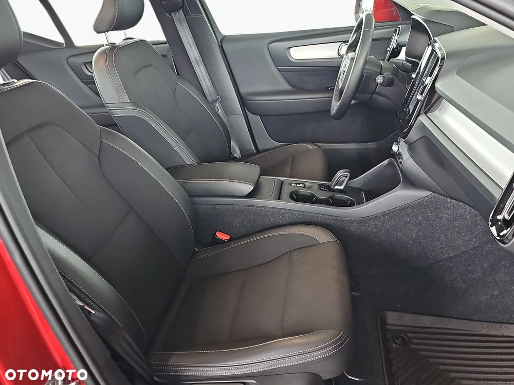 Volvo XC 40 T4 AWD Momentum Pro - 29
