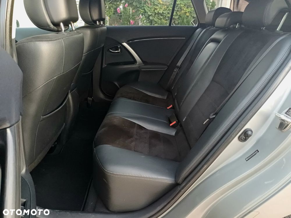 Toyota Avensis 2.0 Executive - 23