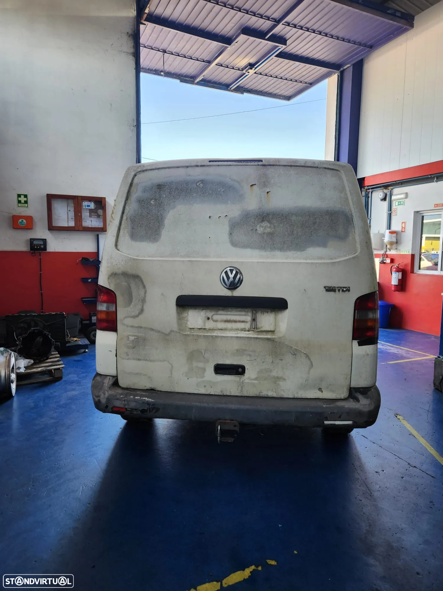 Volkswagen Transporter T5 1.9 TDI de 2004 ás peças - 4