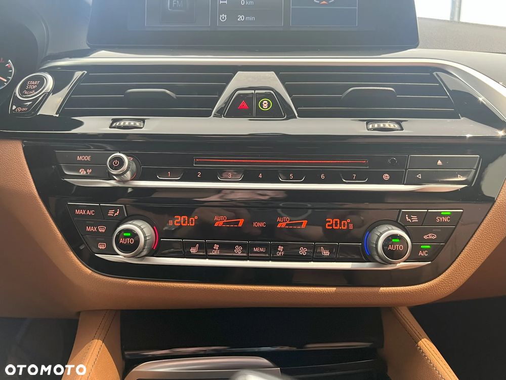 BMW Seria 5 520d xDrive Luxury Line - 27