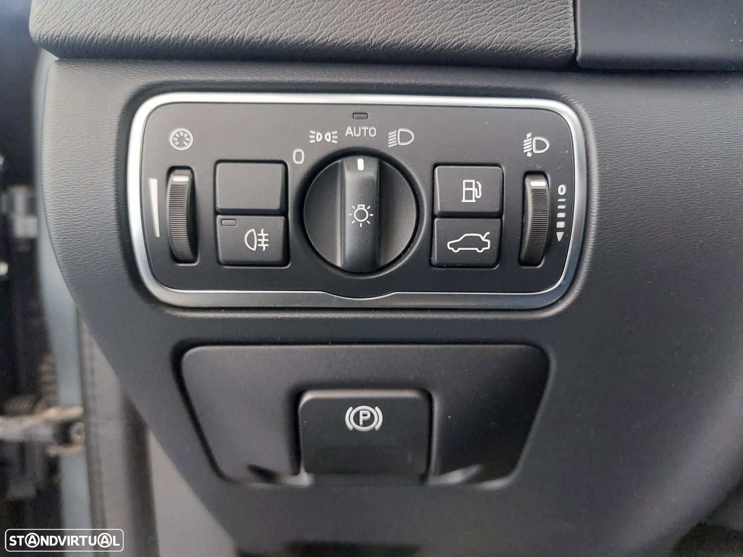 Volvo V60 2.0 D2 Momentum - 17