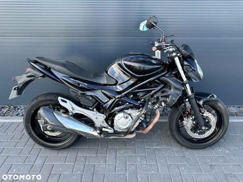 Suzuki Gladius - 5