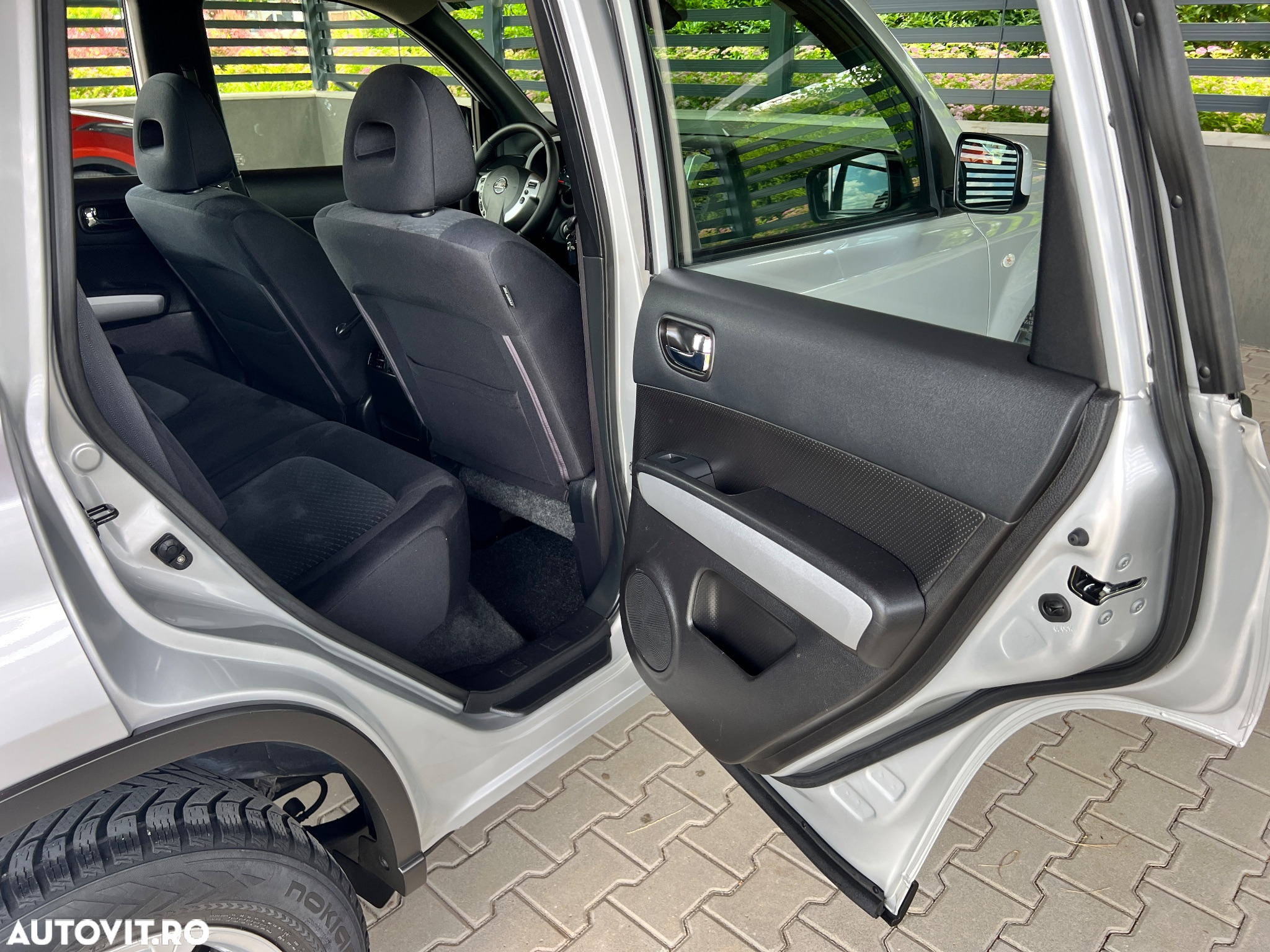 Nissan X-Trail 2.0 dCi 4x4 DPF LE - 28
