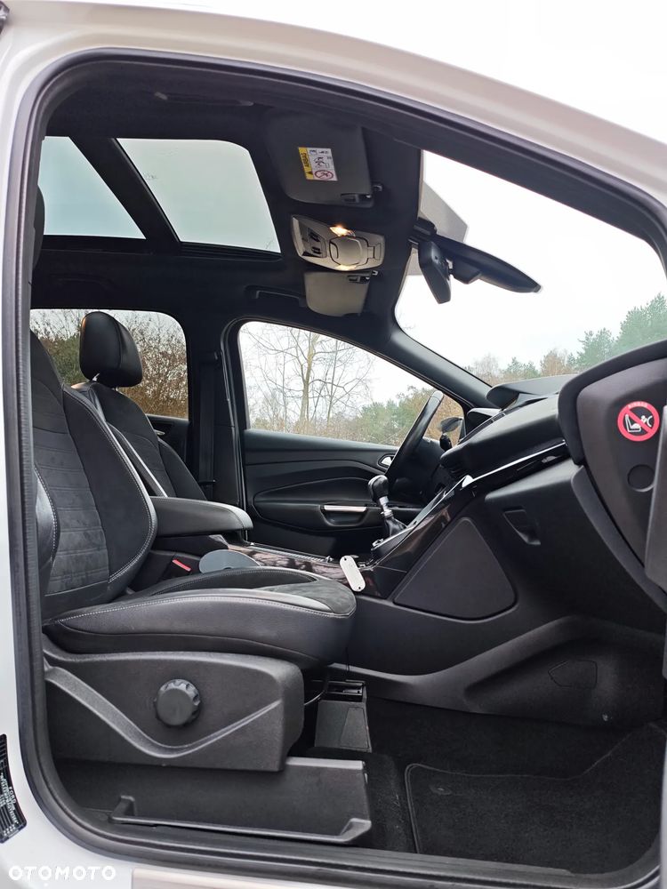 Ford Kuga 1.5 EcoBoost 2x4 ST-Line - 30