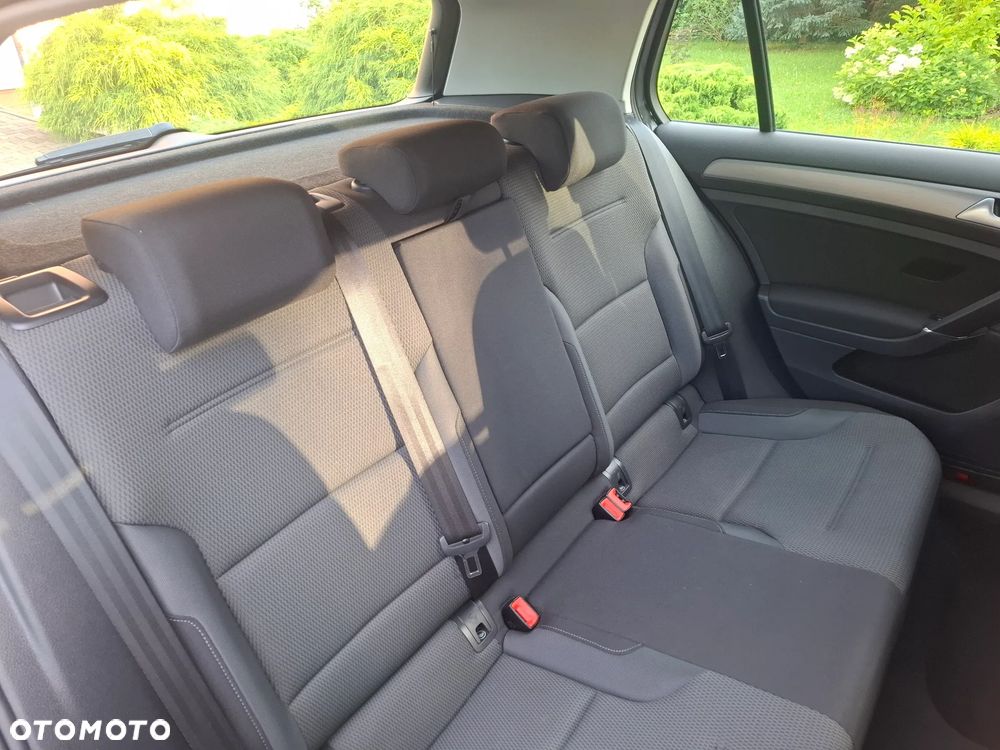 Volkswagen Golf - 21