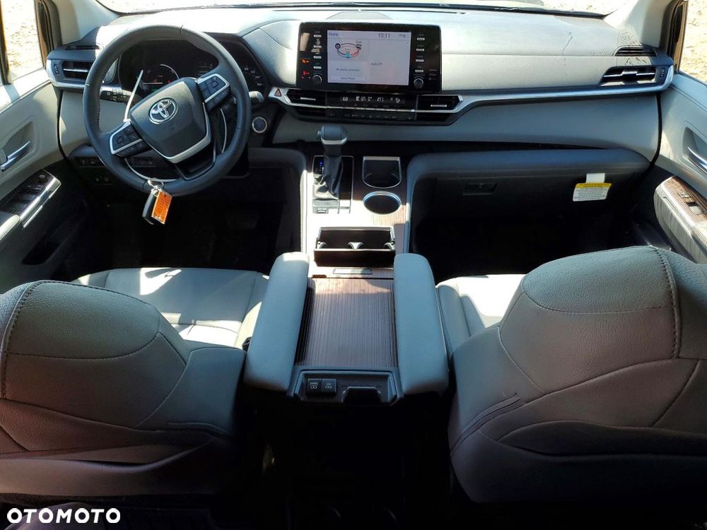 Toyota Sienna - 9
