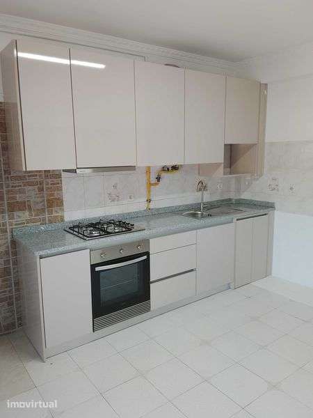 Arrenda-se T3  bem situado - Grande imagem: 2/11