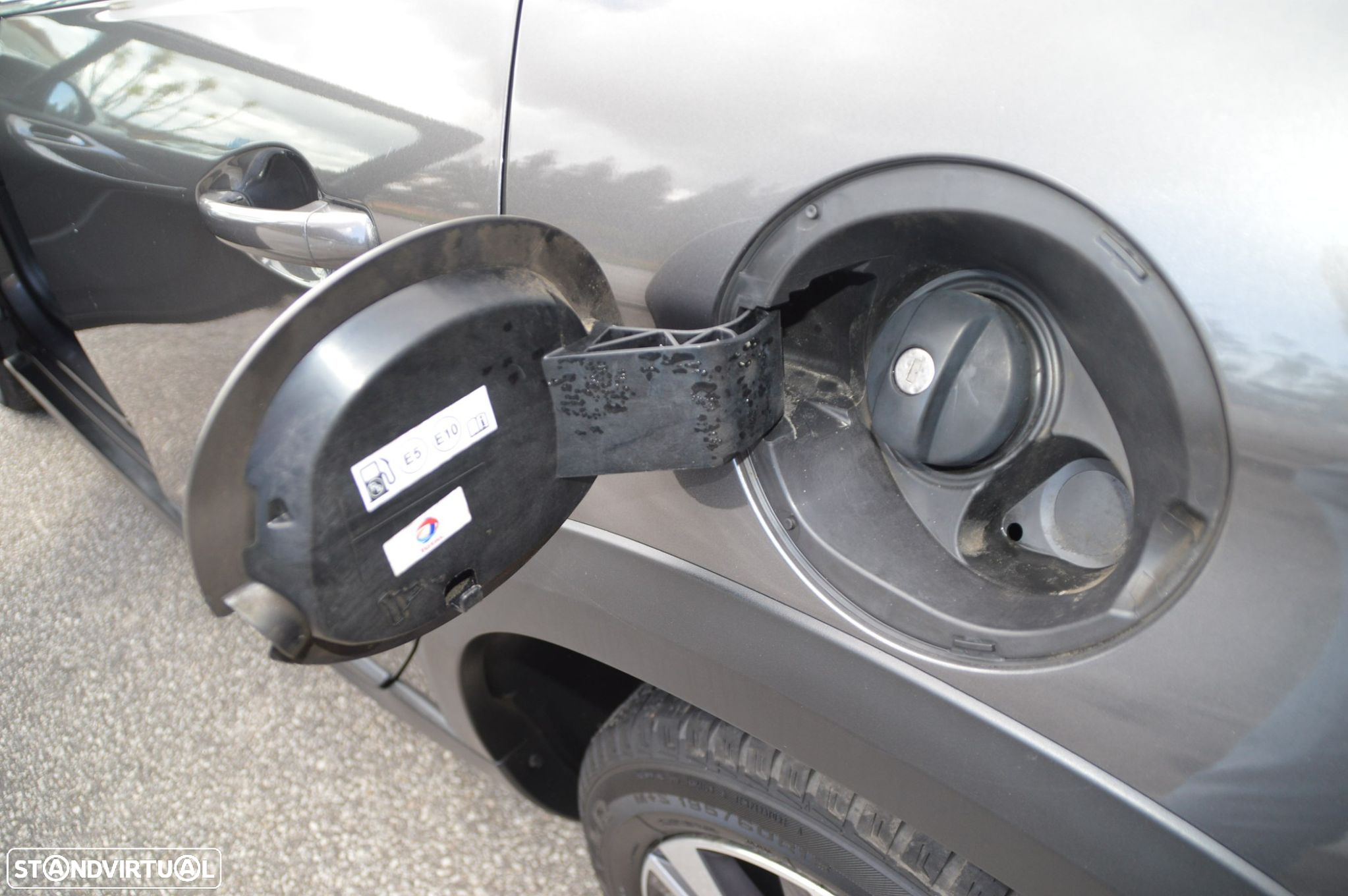 Peugeot 2008 1.2 PureTech Allure - 29