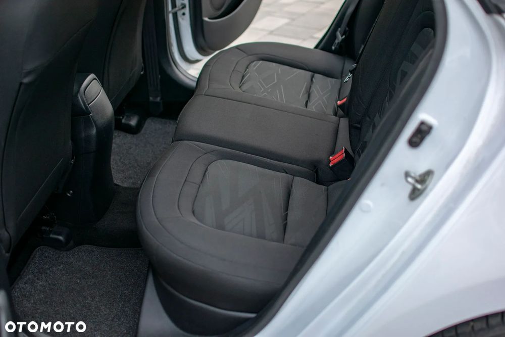 Kia Ceed - 32