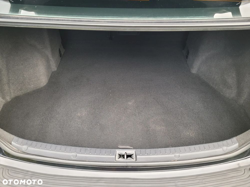 Toyota Avensis 1.6 Premium - 14