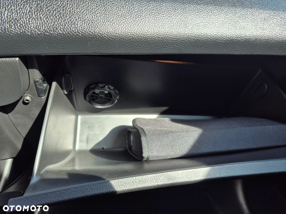 Hyundai i30 blue Kombi 1.6 CRDi Trend - 24
