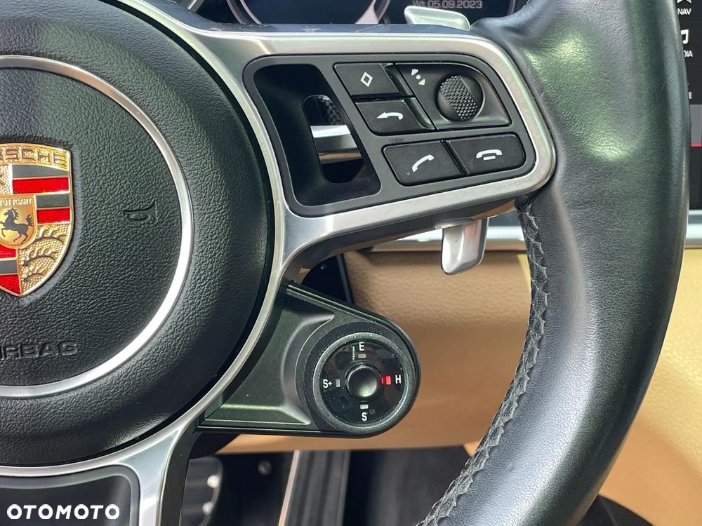 Porsche Panamera - 22