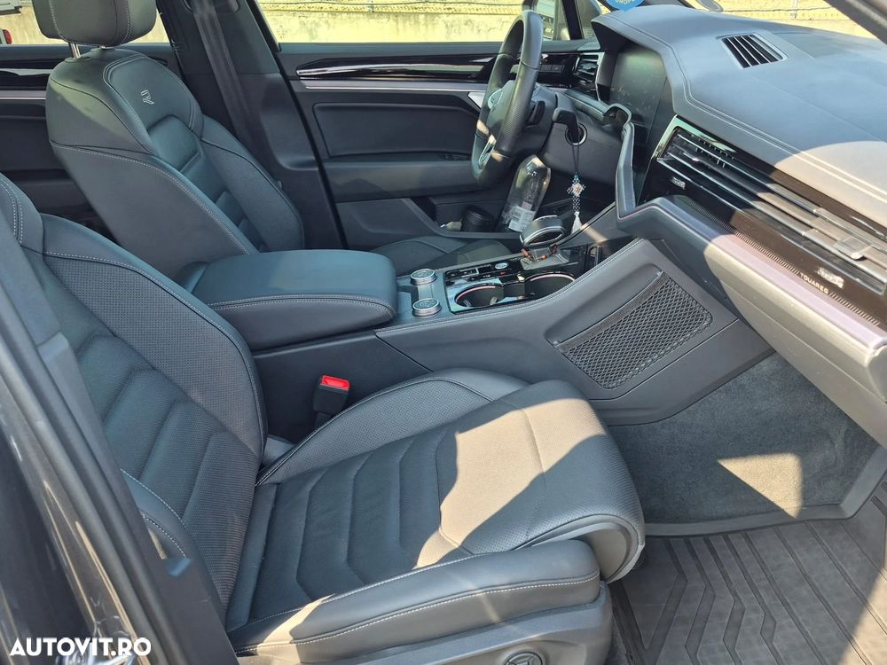 Volkswagen Touareg V6 TDI 4MOTION R-Line - 12