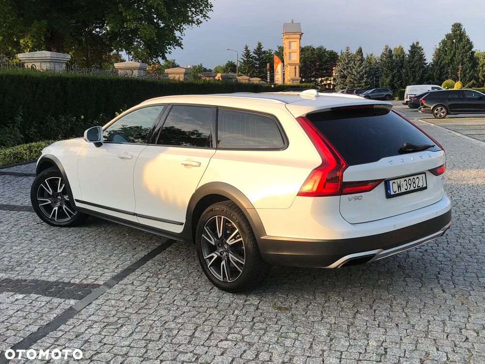 Volvo V90 Cross Country - 10