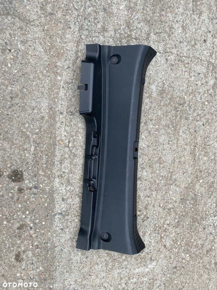 MERCEDES 213 oslona pasa tylnego A 2136900041 - 1