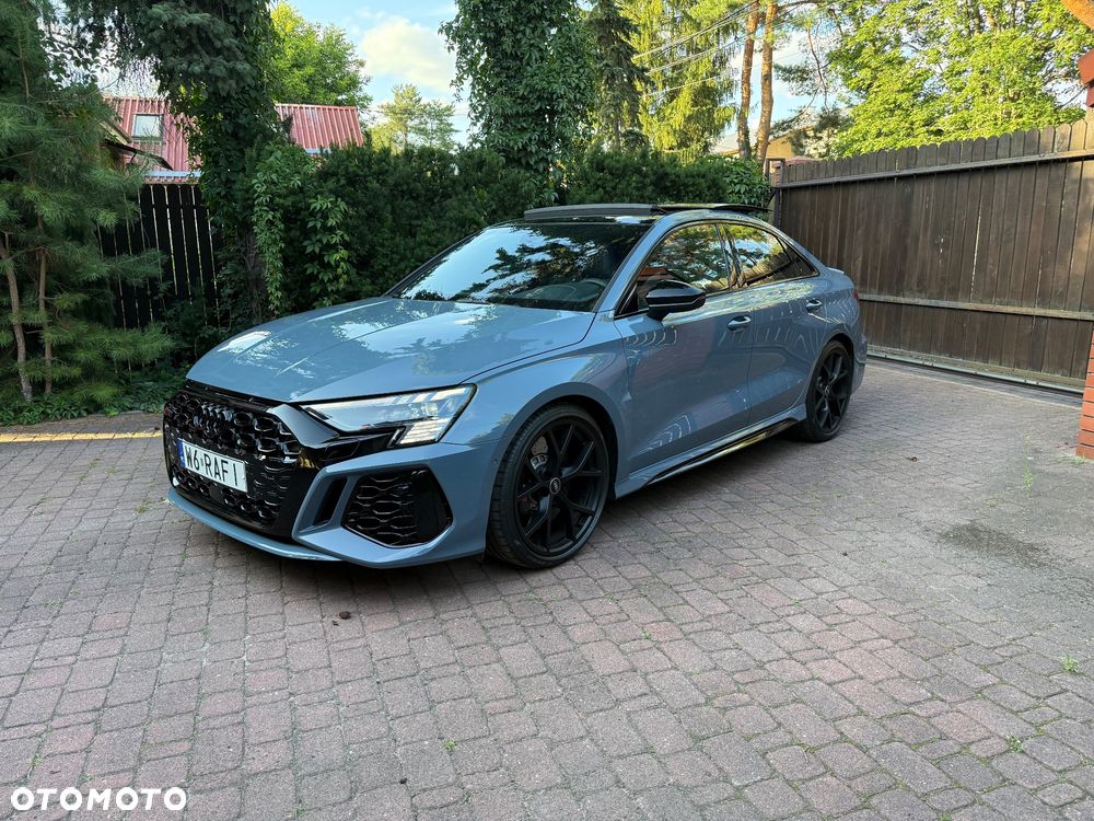 Audi RS3 Limousine - 1