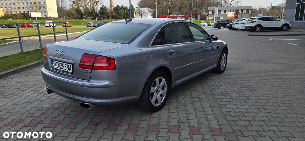 Audi A8 - 4