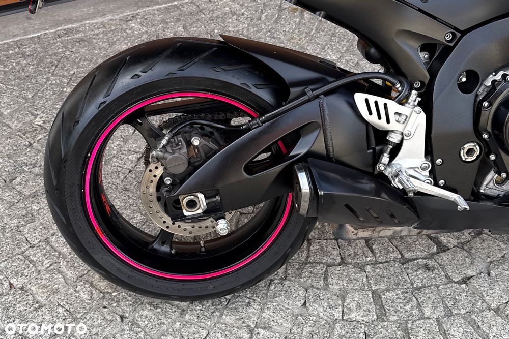 Suzuki GSX-R - 11