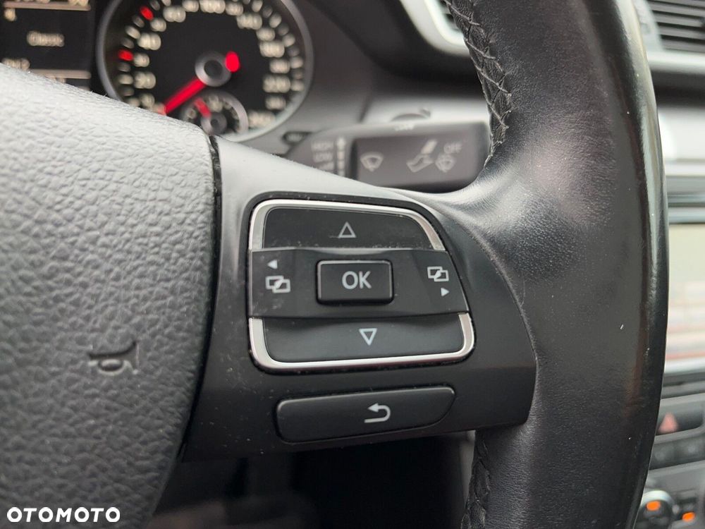 Volkswagen Passat - 30