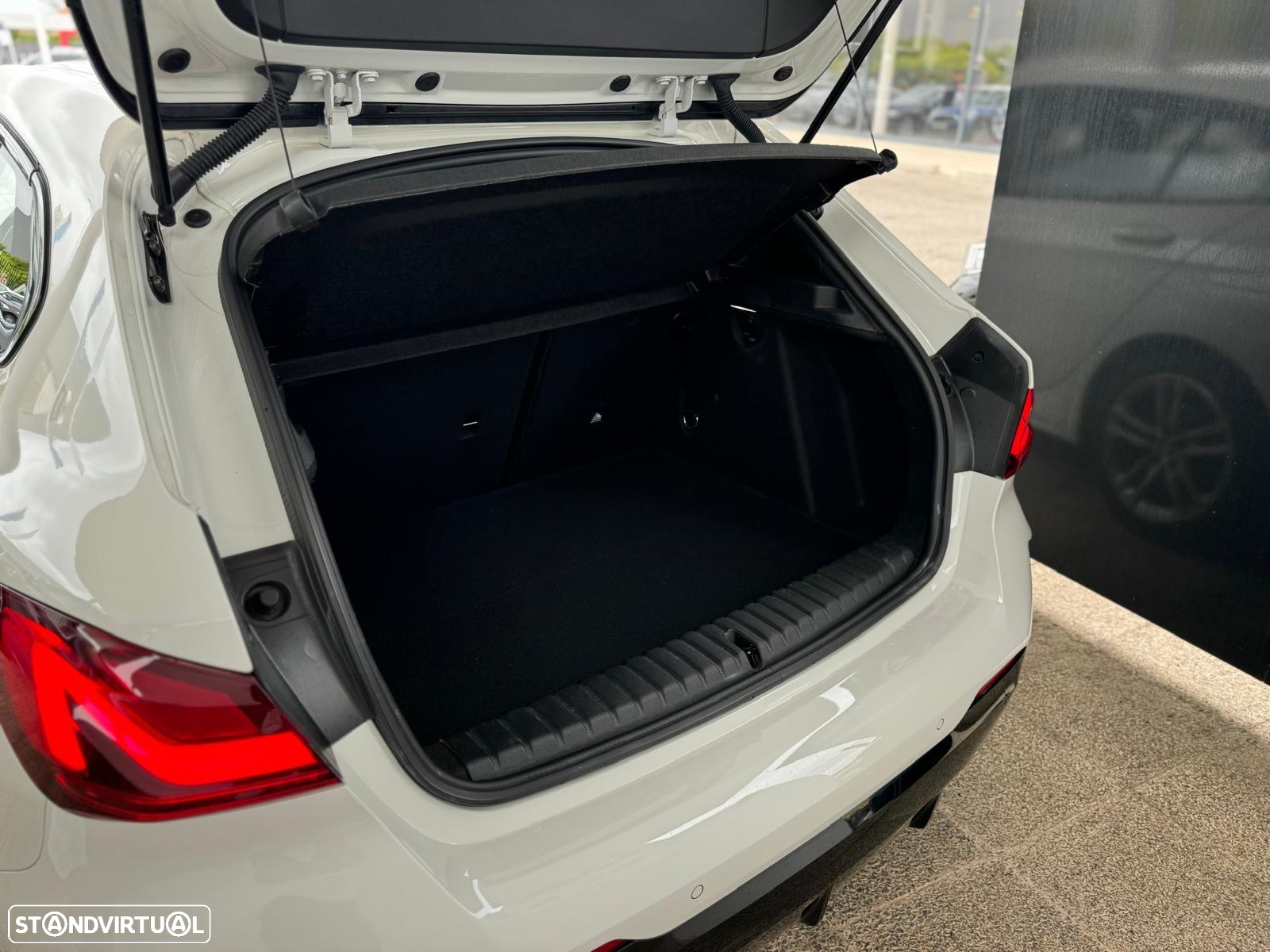 BMW 118 i Pack Desportivo M Auto - 9