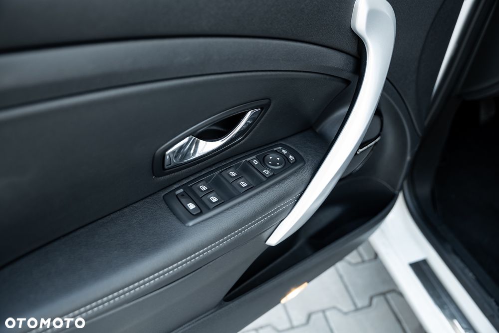 Renault Megane ENERGY TCe 115 Start & Stop Bose Edition - 17