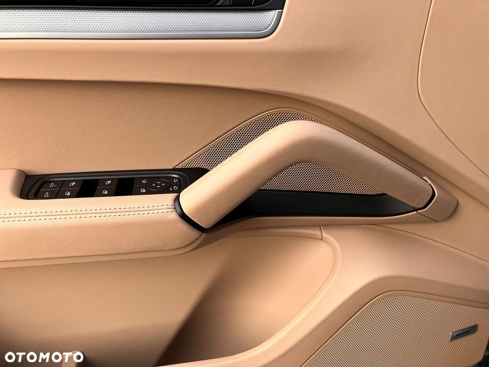 Porsche Cayenne - 15