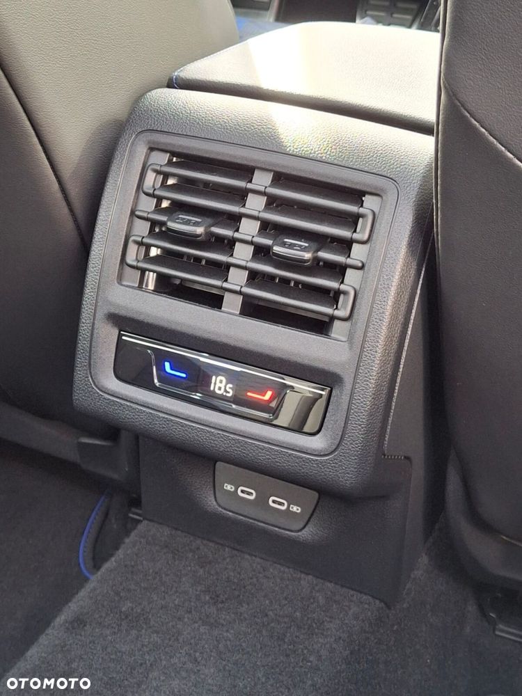 Volkswagen Golf Variant 2.0 TSI 4Motion R - 26