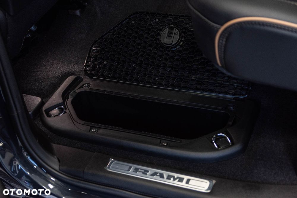 RAM 1500 Tungsten - 30