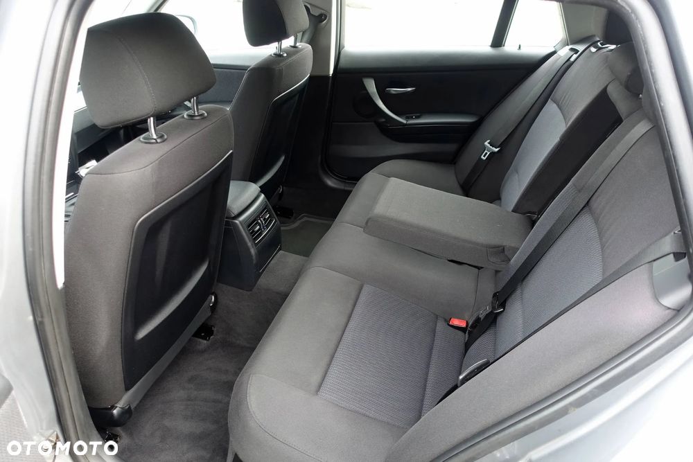 BMW Seria 3 316d Touring - 14