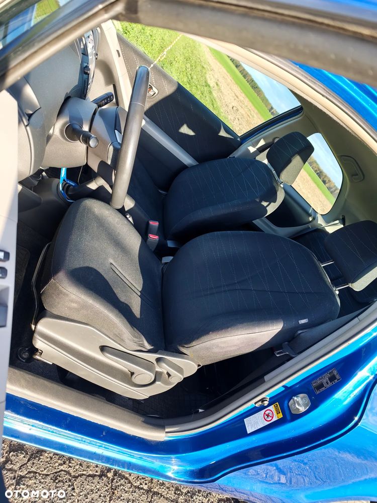 Toyota Yaris 1.3 - 9