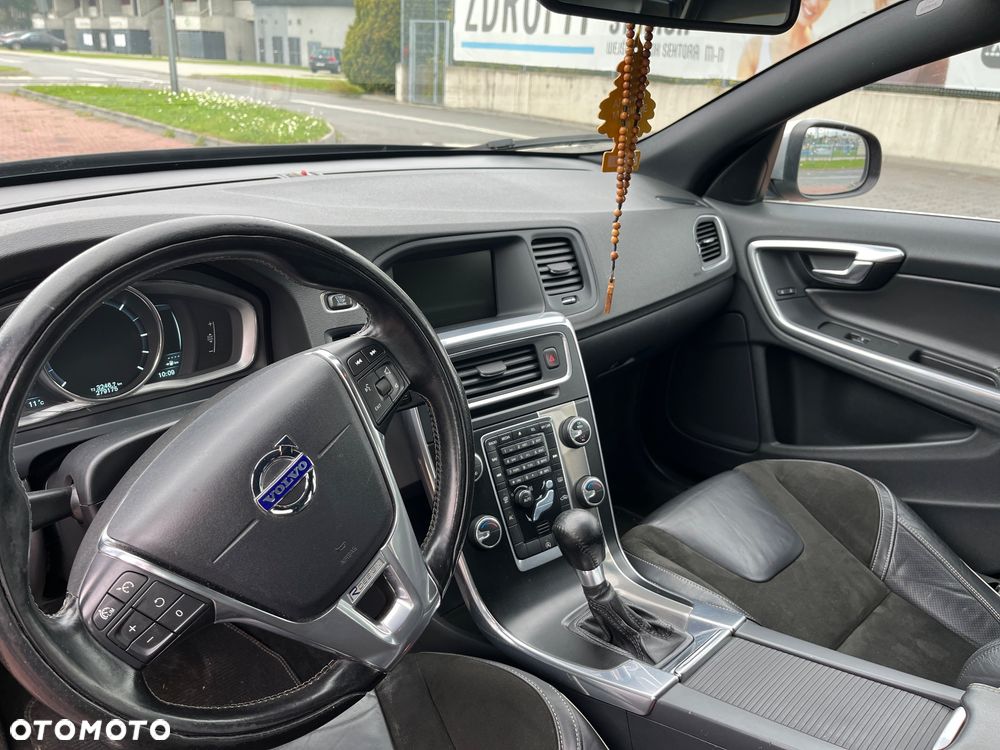 Volvo V60 D3 R-Design - 34