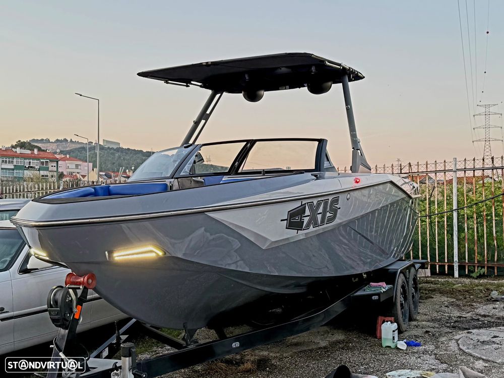 Malibu Axis Wake Research T 250 - 1