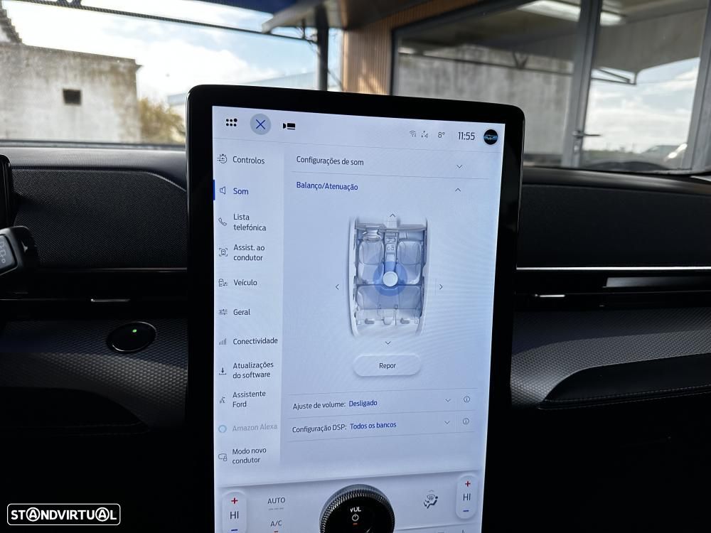 Ford Mustang Mach-E Standard - 34