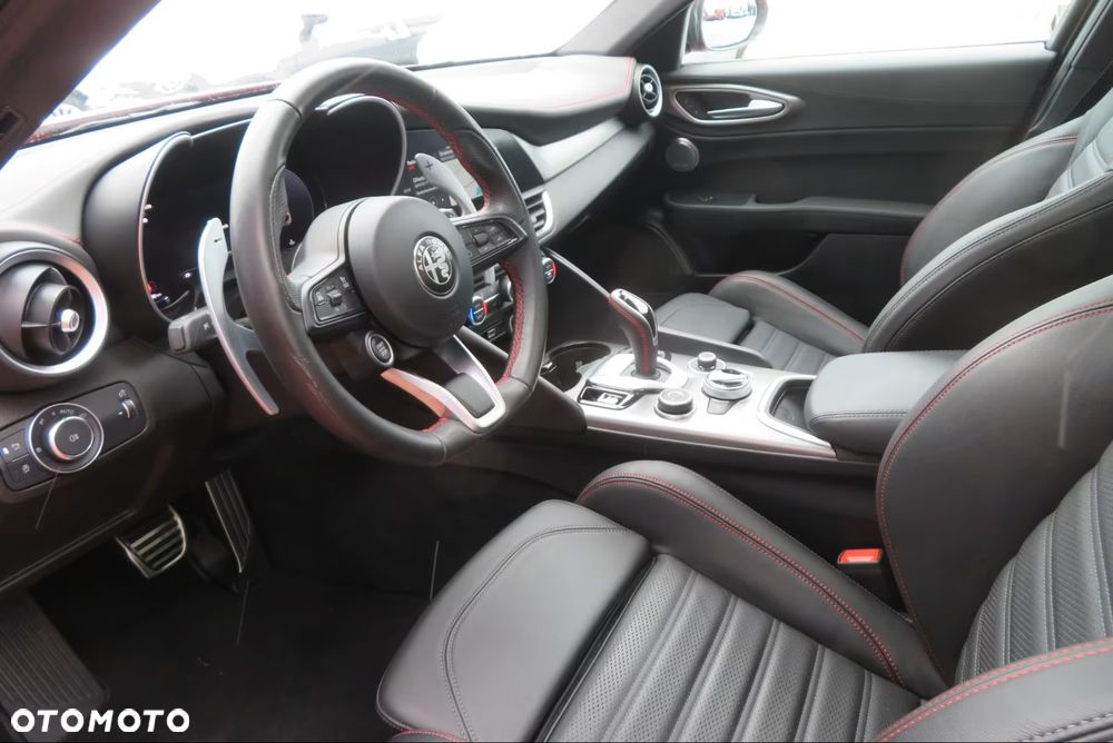 Alfa Romeo Giulia 2.0 Turbo Competizione Q4 - 16