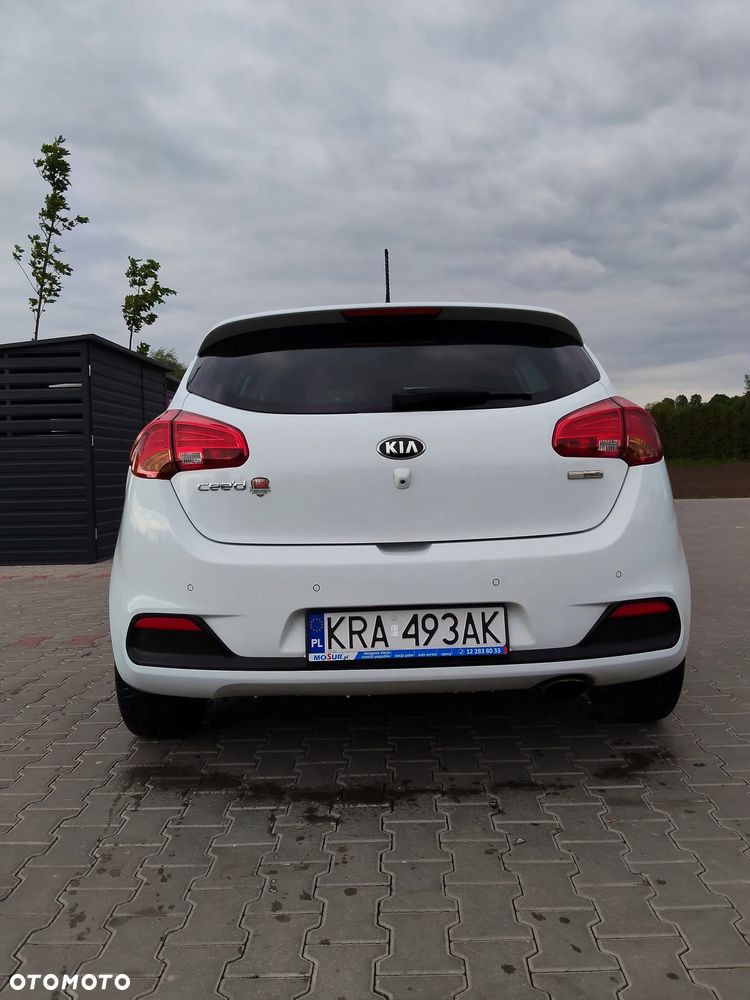 Kia Ceed 1.6 GDI Dream Team Edition - 4