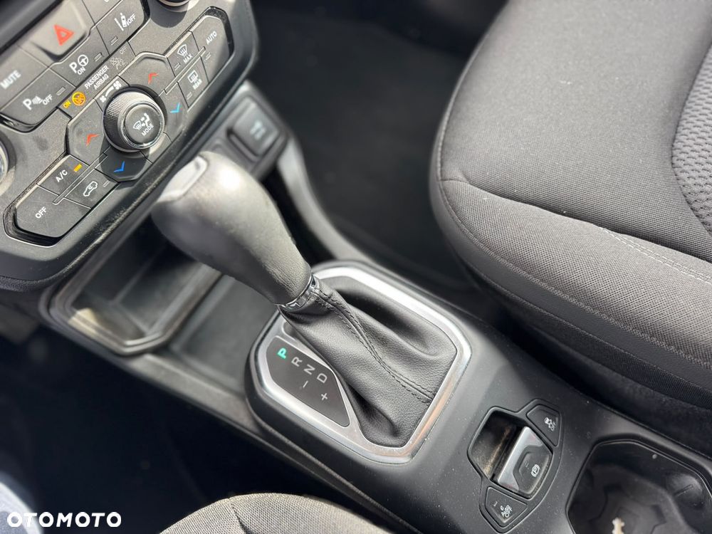 Jeep Renegade 1.5 T4 mHEV Summit FWD S&S DCT - 24