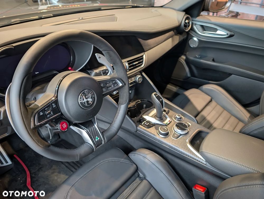 Alfa Romeo Giulia - 8