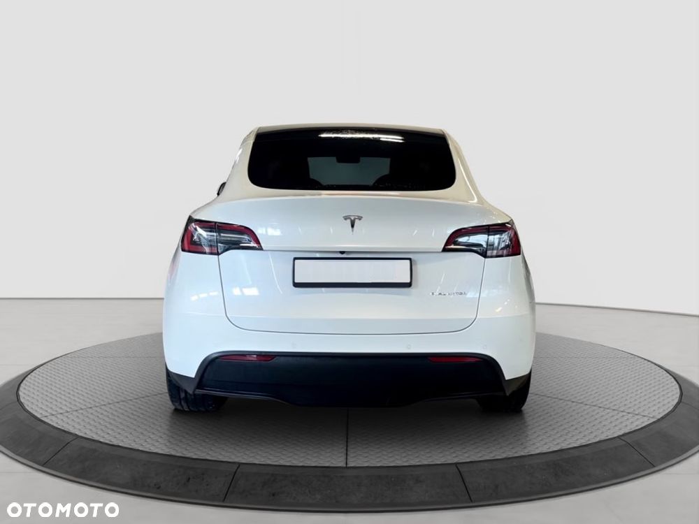 Tesla Model Y Long Range AWD - 8