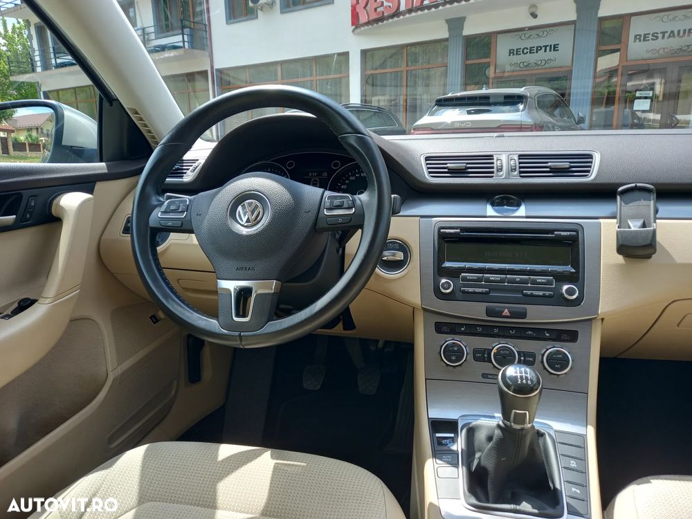 Volkswagen Passat 1.6 TDI DPF BlueMotion Technology Highline - 5