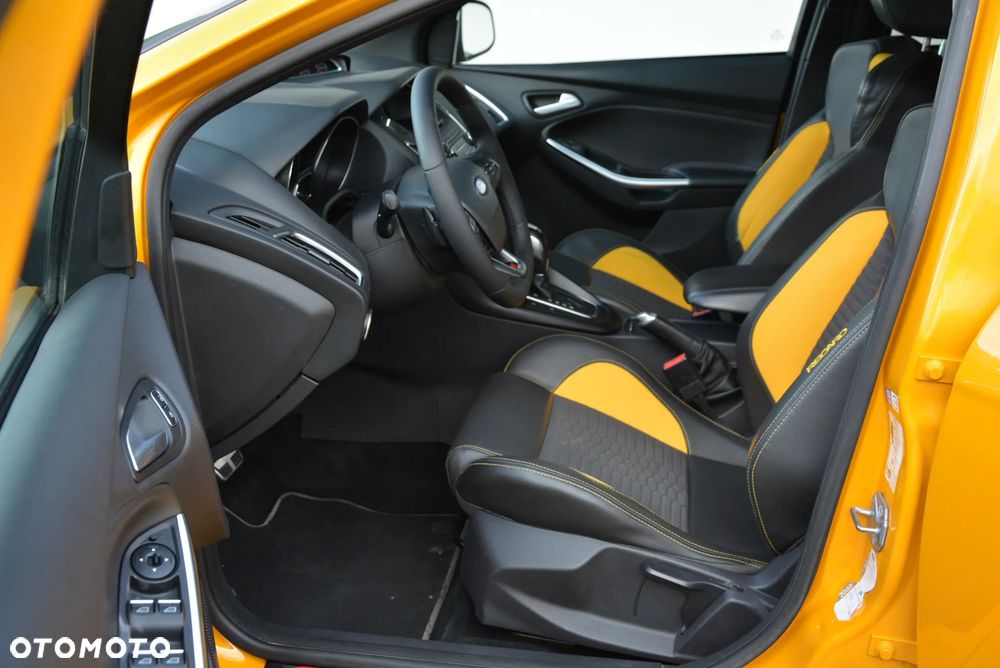 Ford Focus 2.0 TDCi ST-2 PowerShift - 28