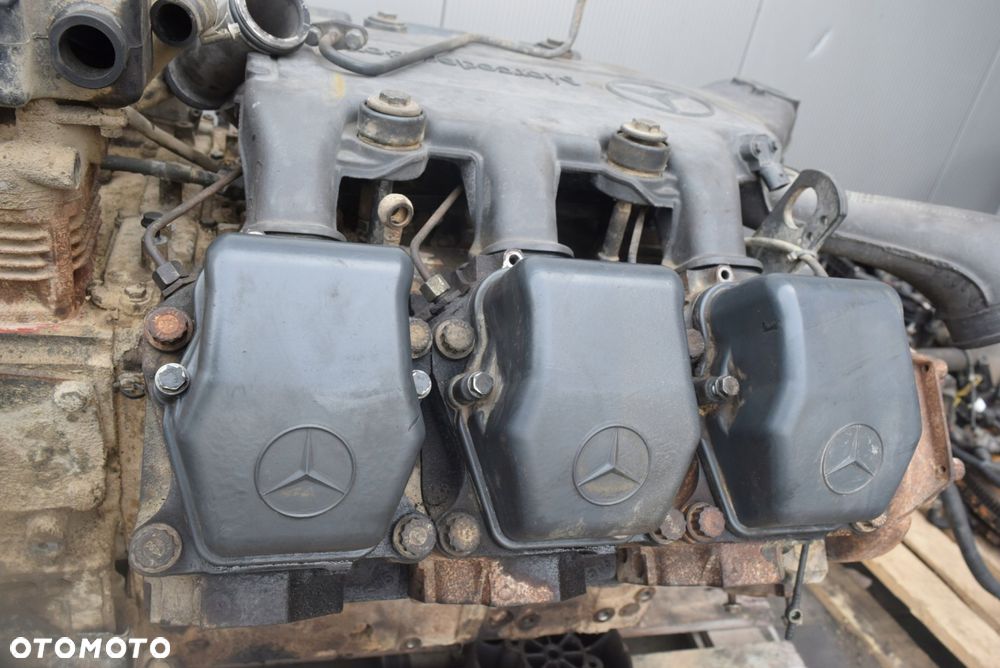 POKRYWA GŁOWICY ZAWORÓW DEKIELEK ACTROS MP3 - 5