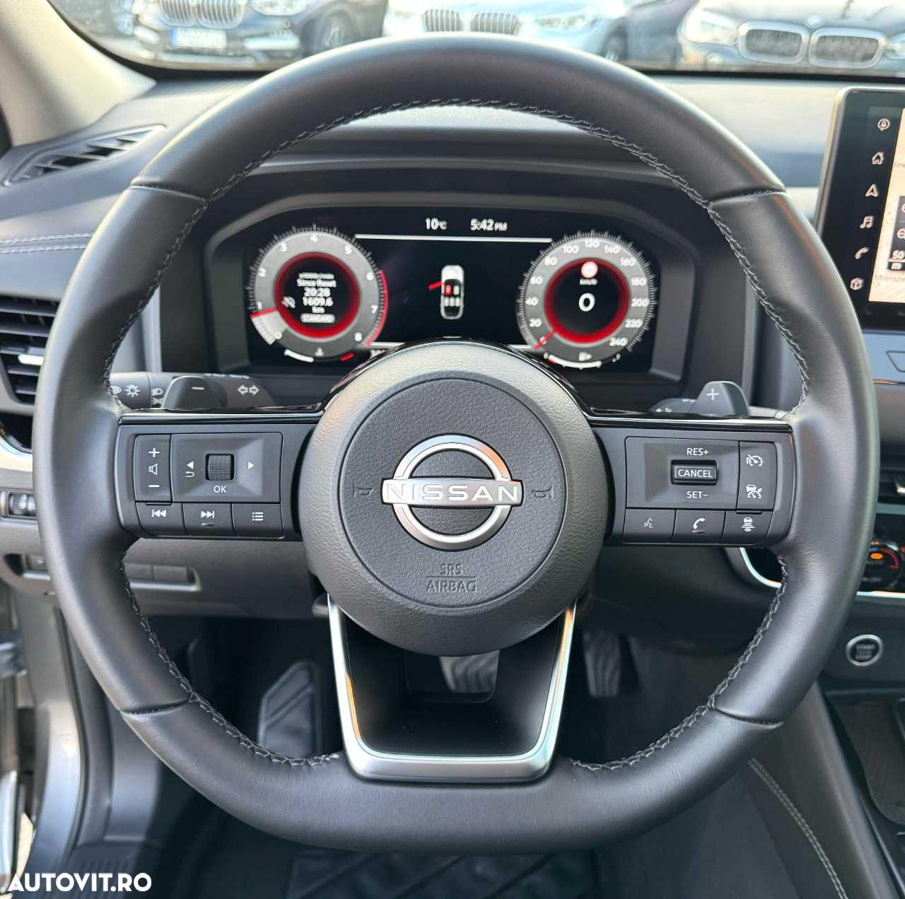 Nissan Qashqai - 25