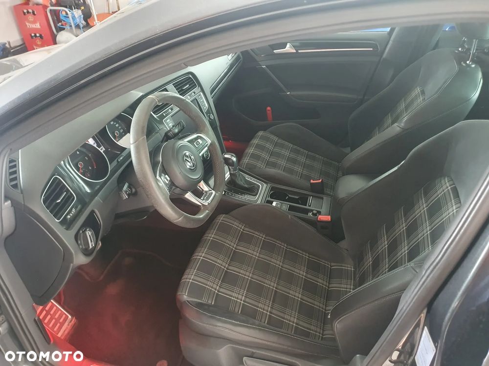 Volkswagen Golf - 13