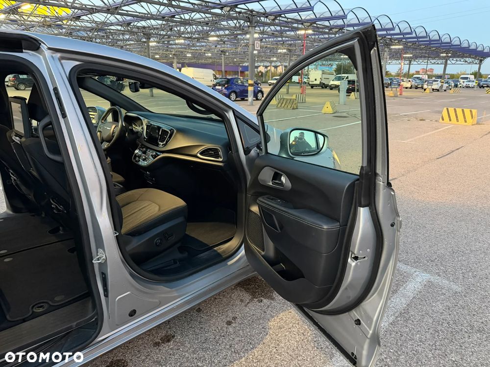 Chrysler Pacifica - 24