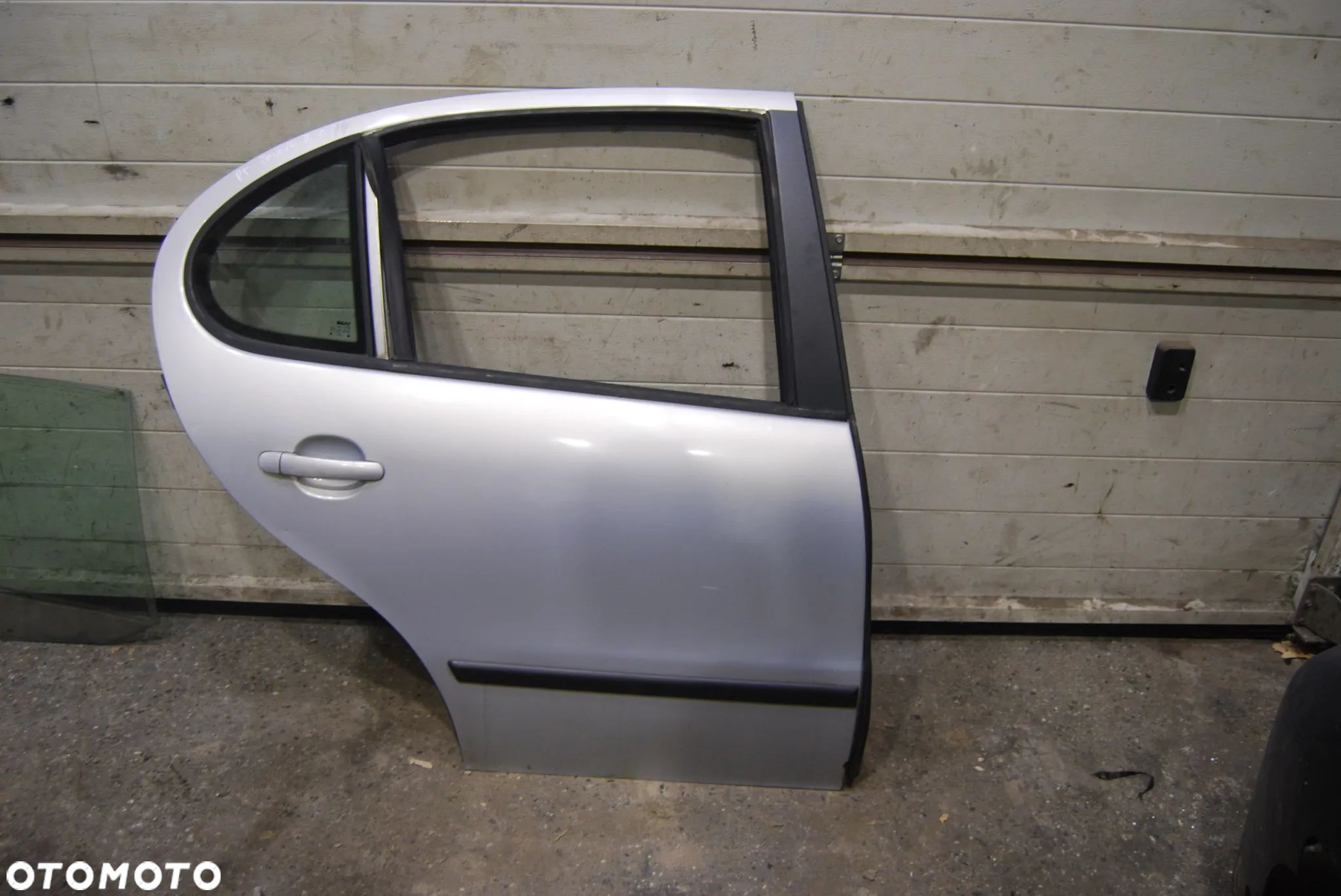 DRZWI PRAWY TYŁ TYLNE PRAWE SEAT TOLEDO II LB7Z - 1