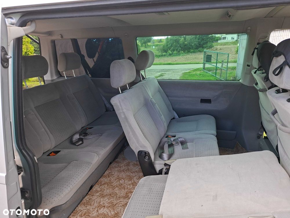 Volkswagen Caravelle - 3